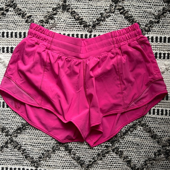 lululemon athletica Pants - low rise hotty hot 2.5” short